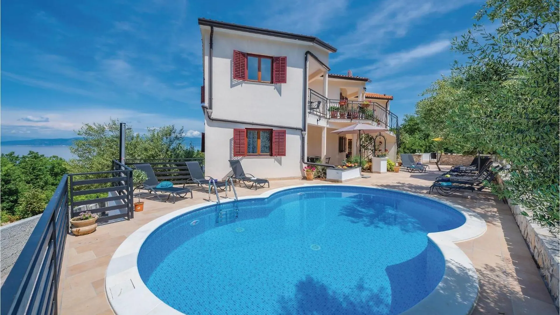 2 Bedroom Beautiful Apartment In Labin Drenje