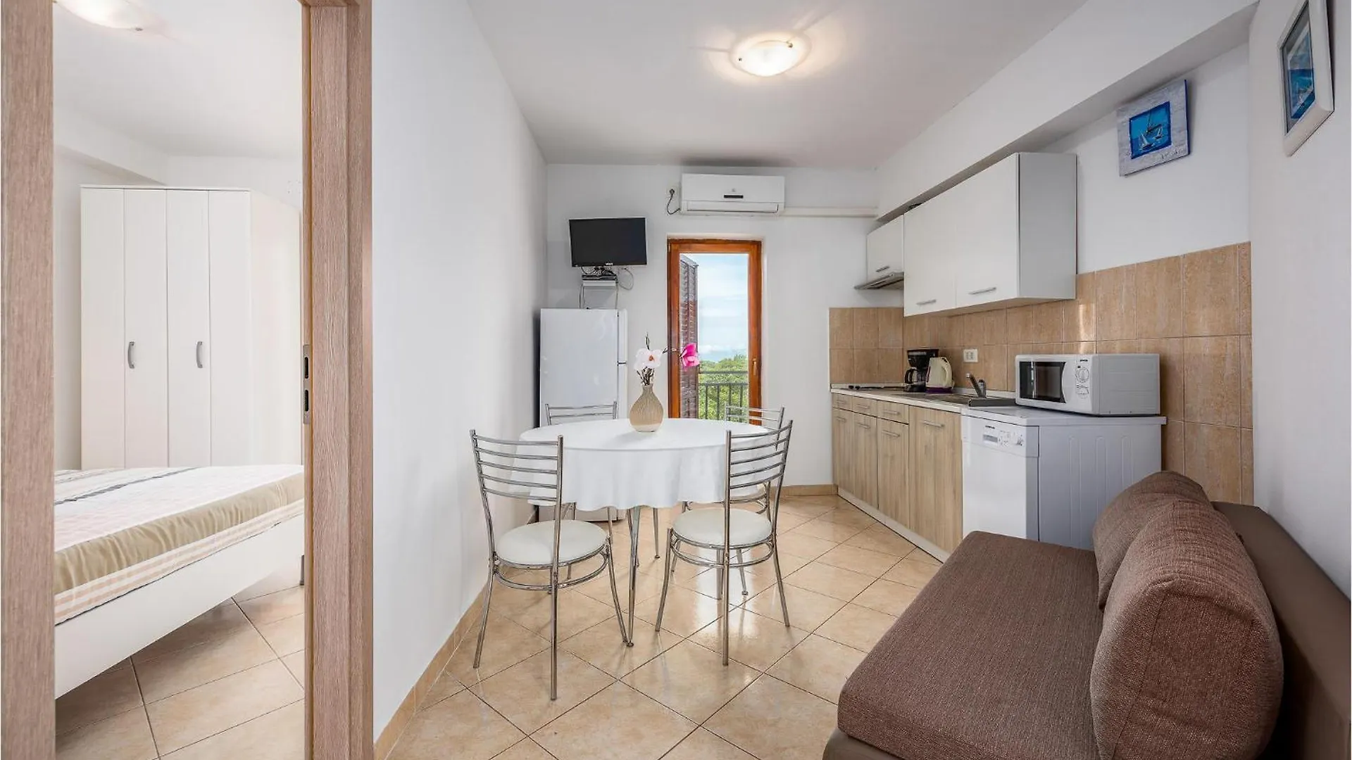 2 Bedroom Beautiful Apartment In Labin Drenje  Hırvatistan